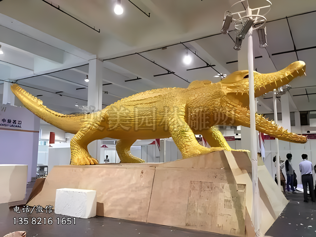 玻璃鋼漆金鱷魚(yú)雕塑