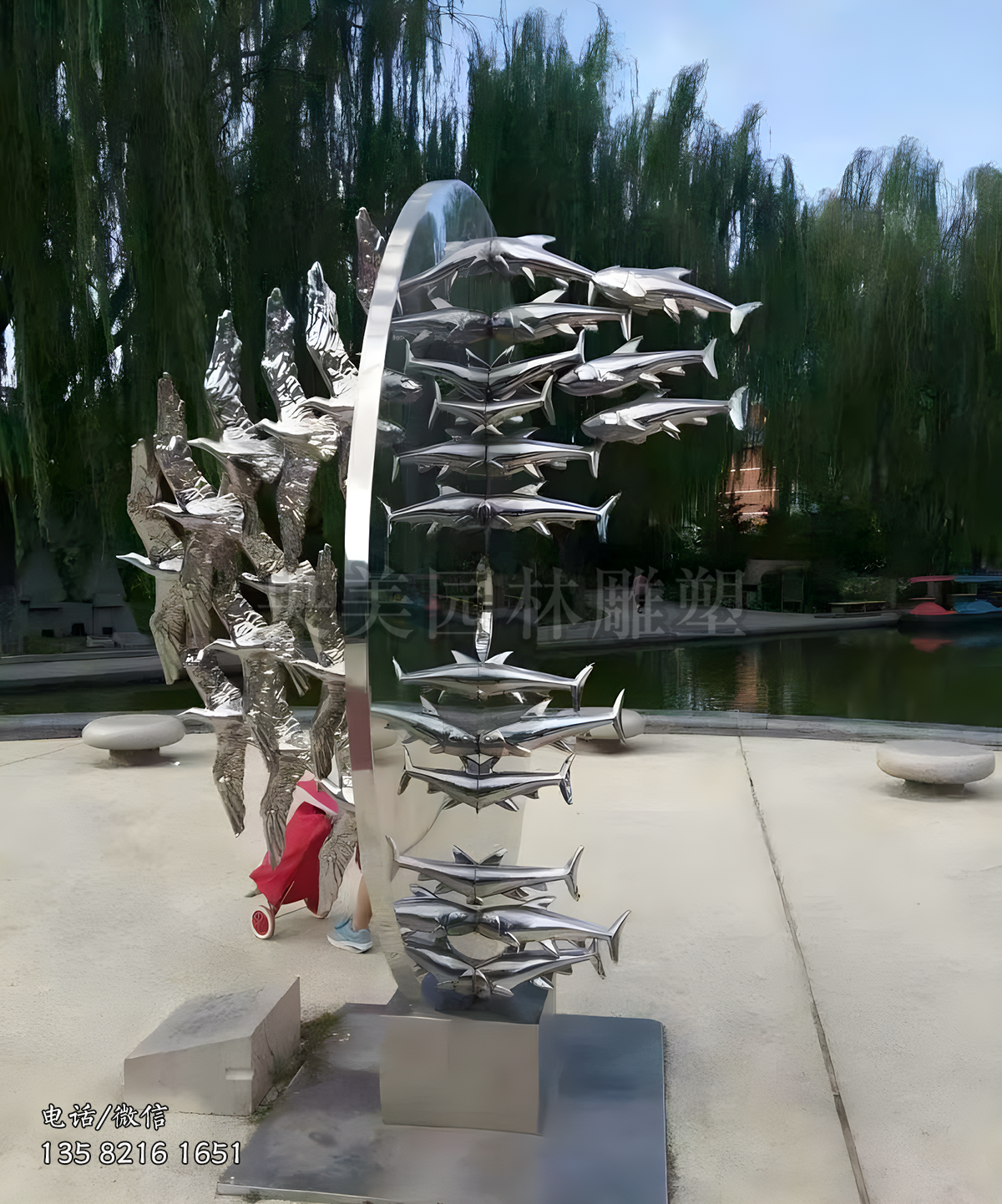 鯤鵬？化鳥的魚群景觀雕塑
