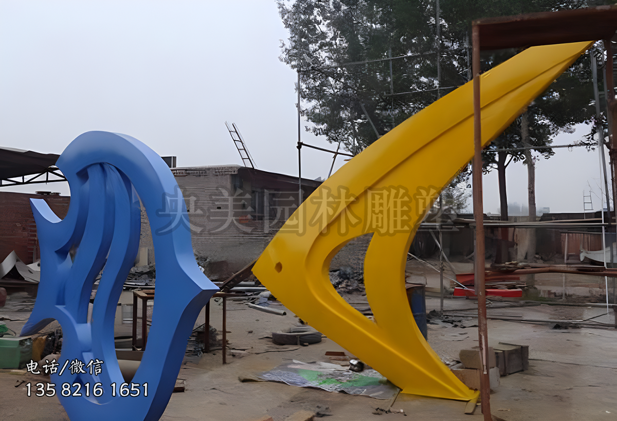 不銹鋼抽象觀賞魚雕塑