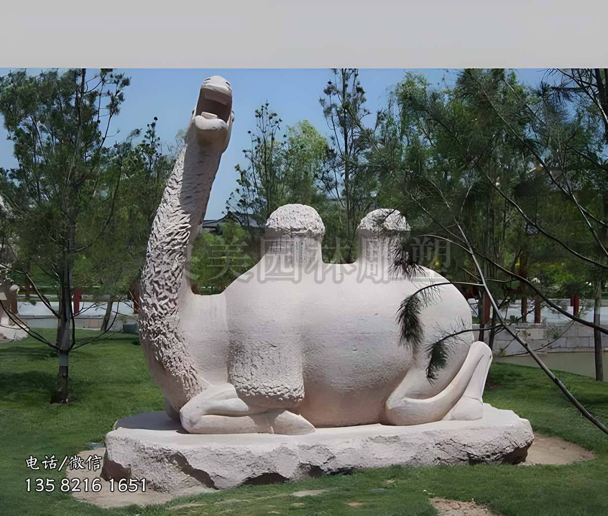 跪地抬頭的駱駝石雕