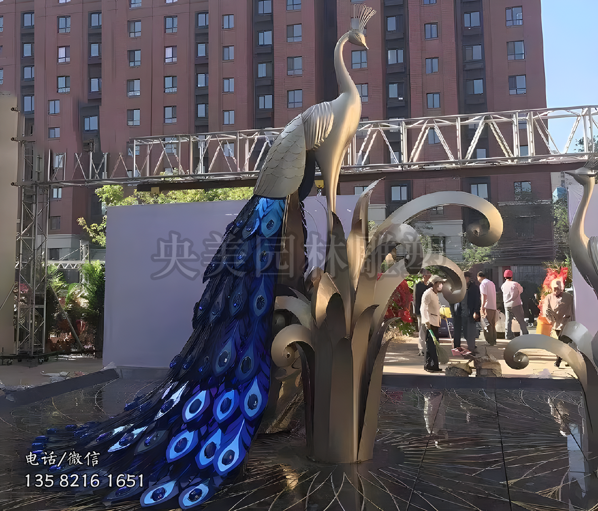 不銹鋼孔雀造型景觀雕塑