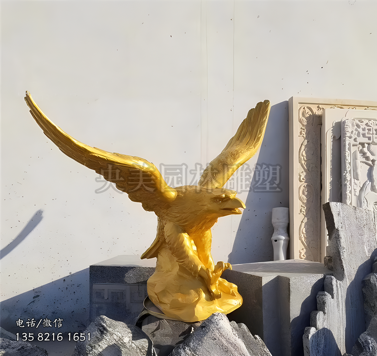 金色老鷹雕塑