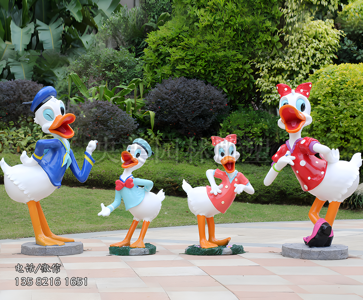 玻璃鋼動漫唐老鴨IP雕塑