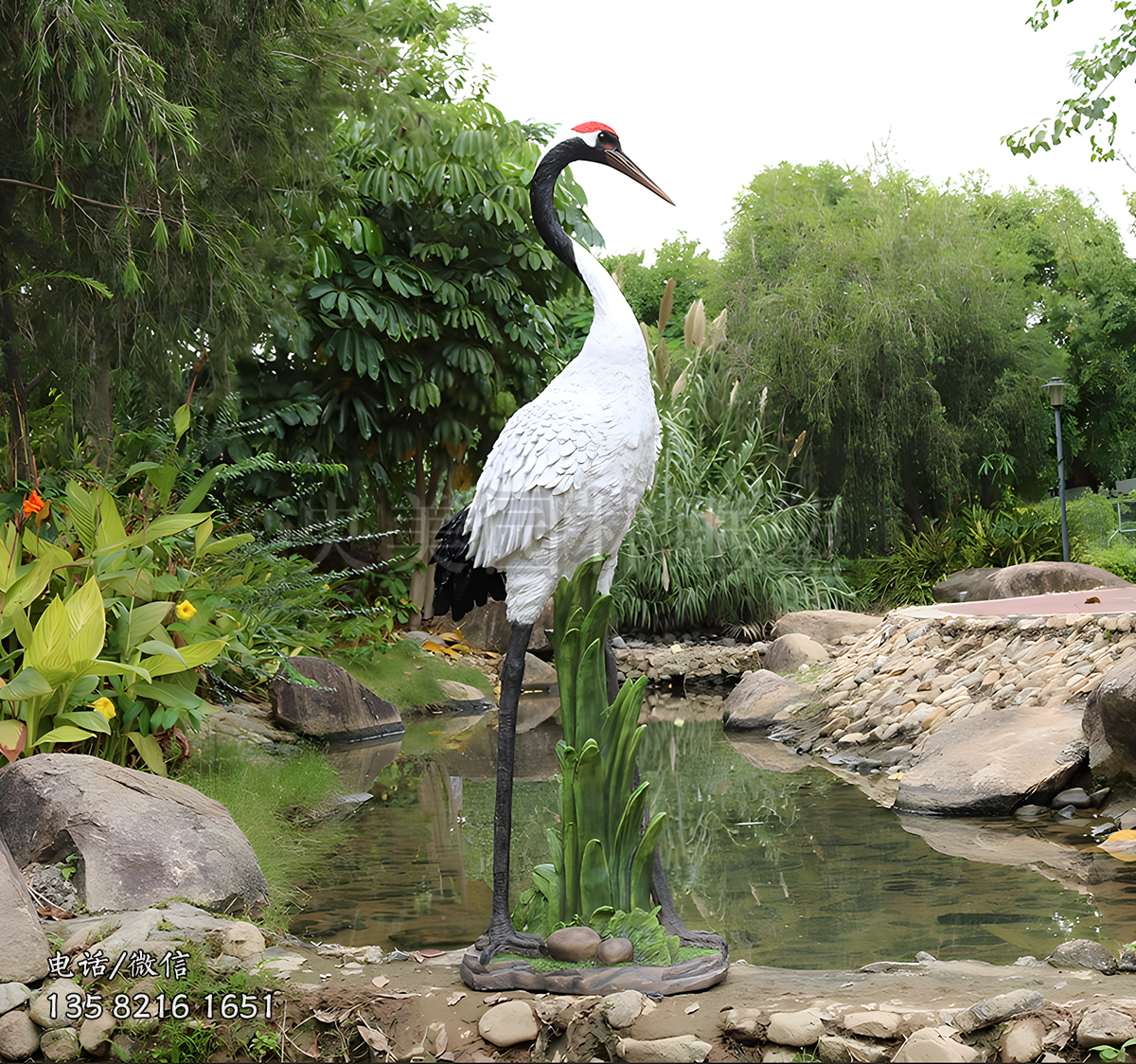 站著休息的仿真仙鶴雕塑