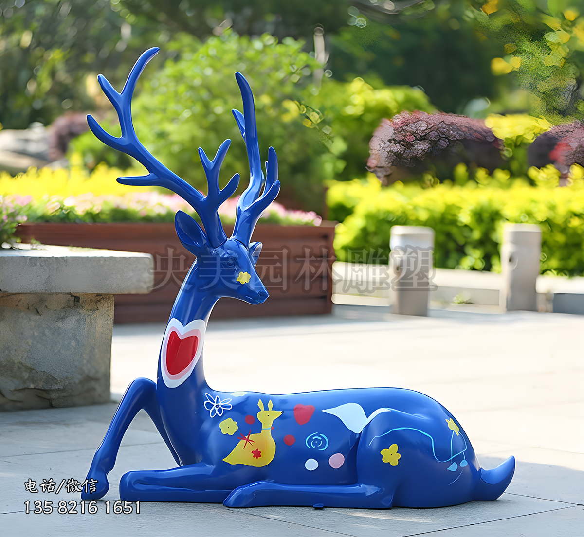 臥著的玻璃鋼藍色彩繪梅花鹿雕塑