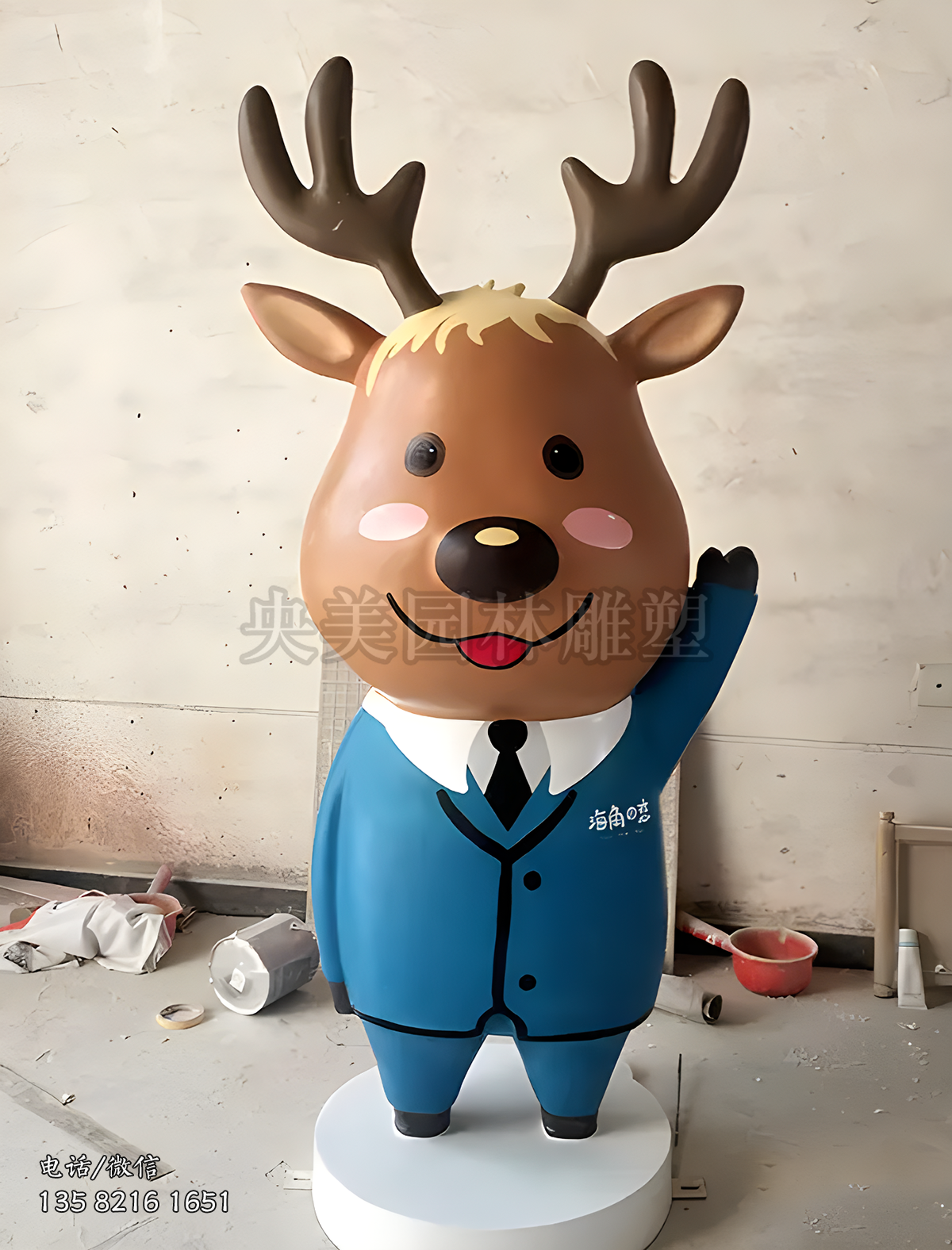 打招呼的鹿先生玻璃鋼卡通公仔雕塑擺件