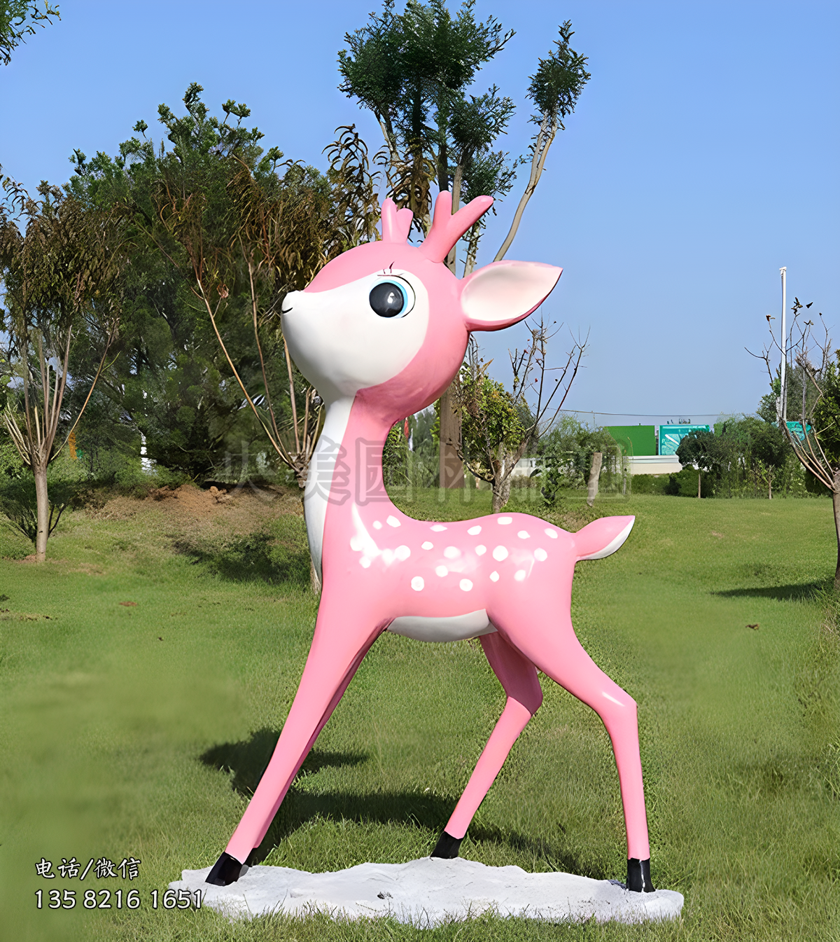 粉色前行的玻璃鋼卡通梅花鹿雕塑