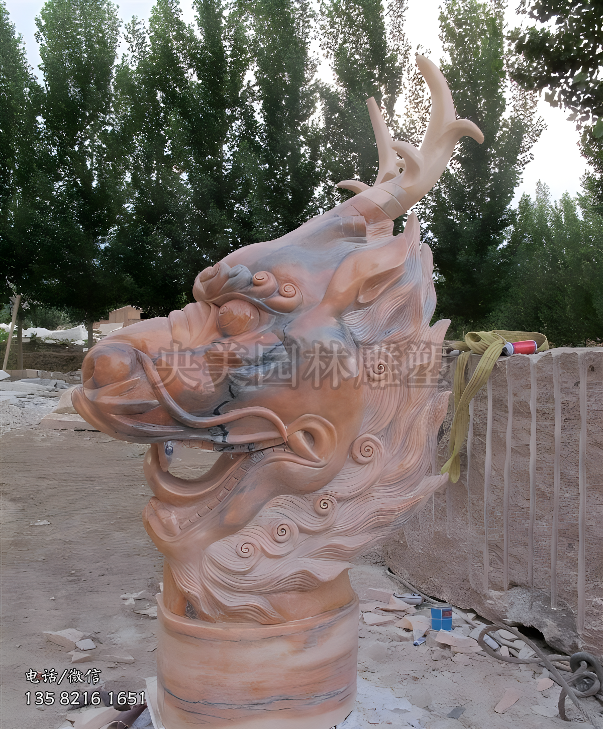 晚霞紅石雕龍頭雕塑