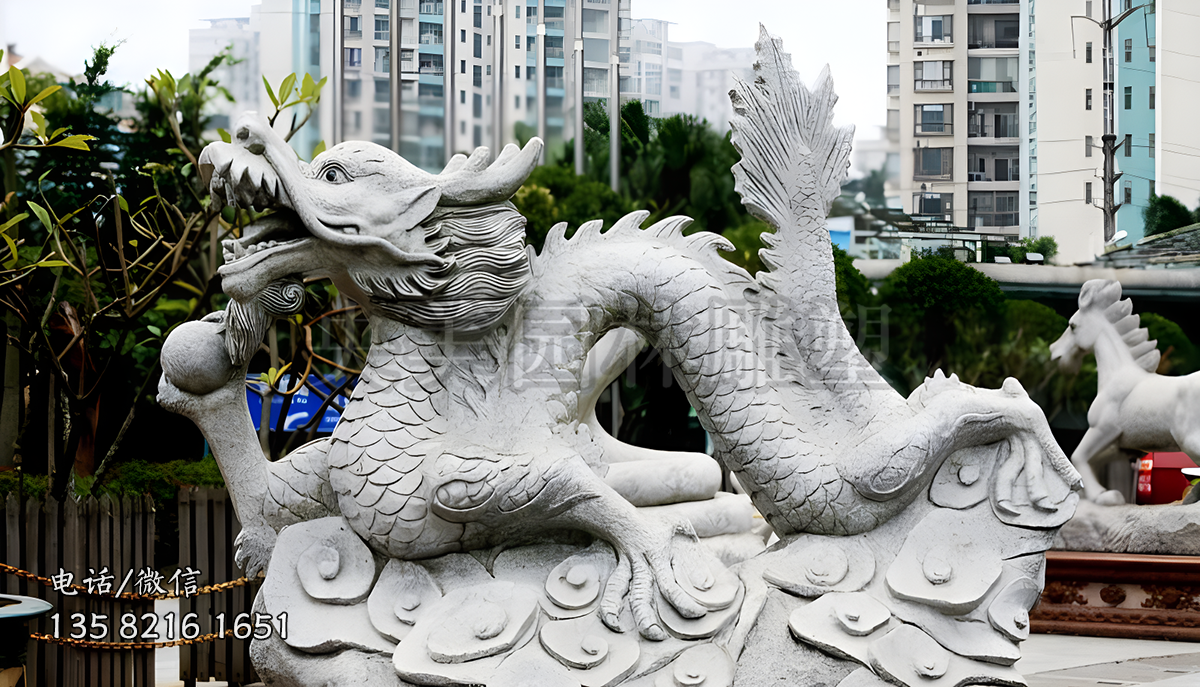 騰云的龍石雕