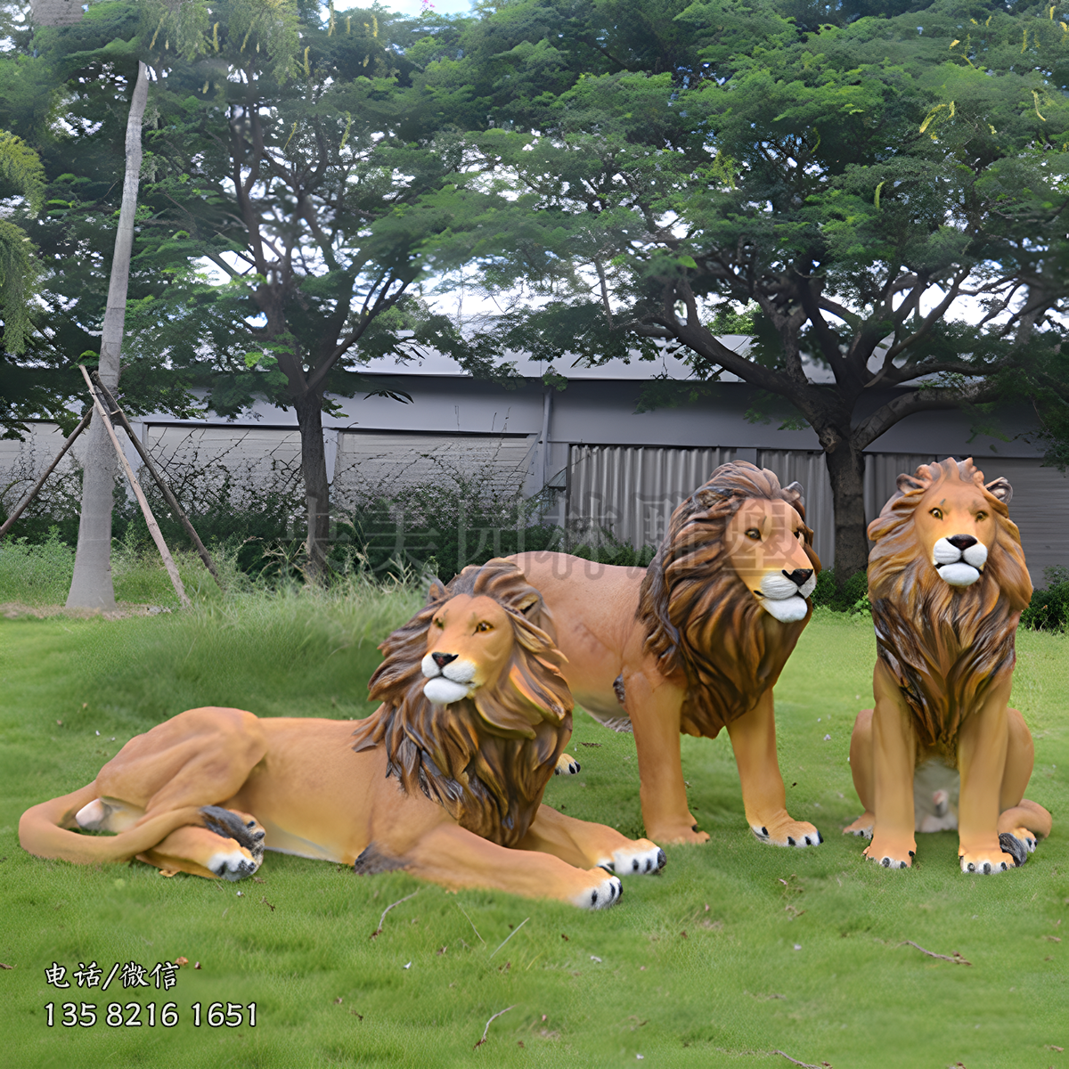 造型各異的玻璃鋼仿真雄獅子雕塑