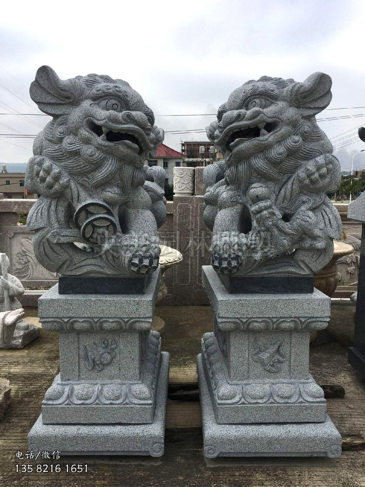 花崗巖雕刻南派獻(xiàn)錢獅石雕