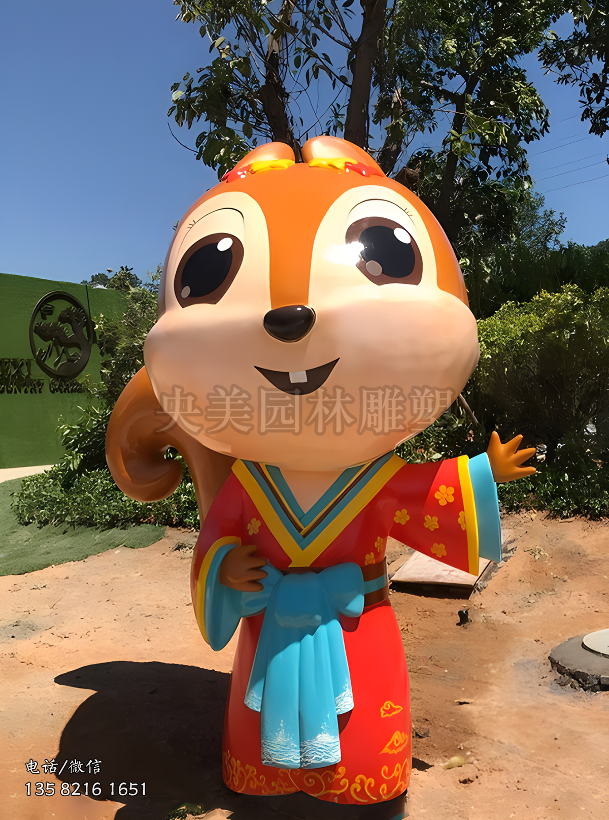 國風(fēng)服飾松鼠卡通IP雕塑
