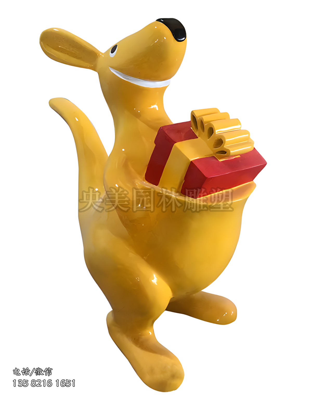 袋子里裝禮品的卡通袋鼠雕塑