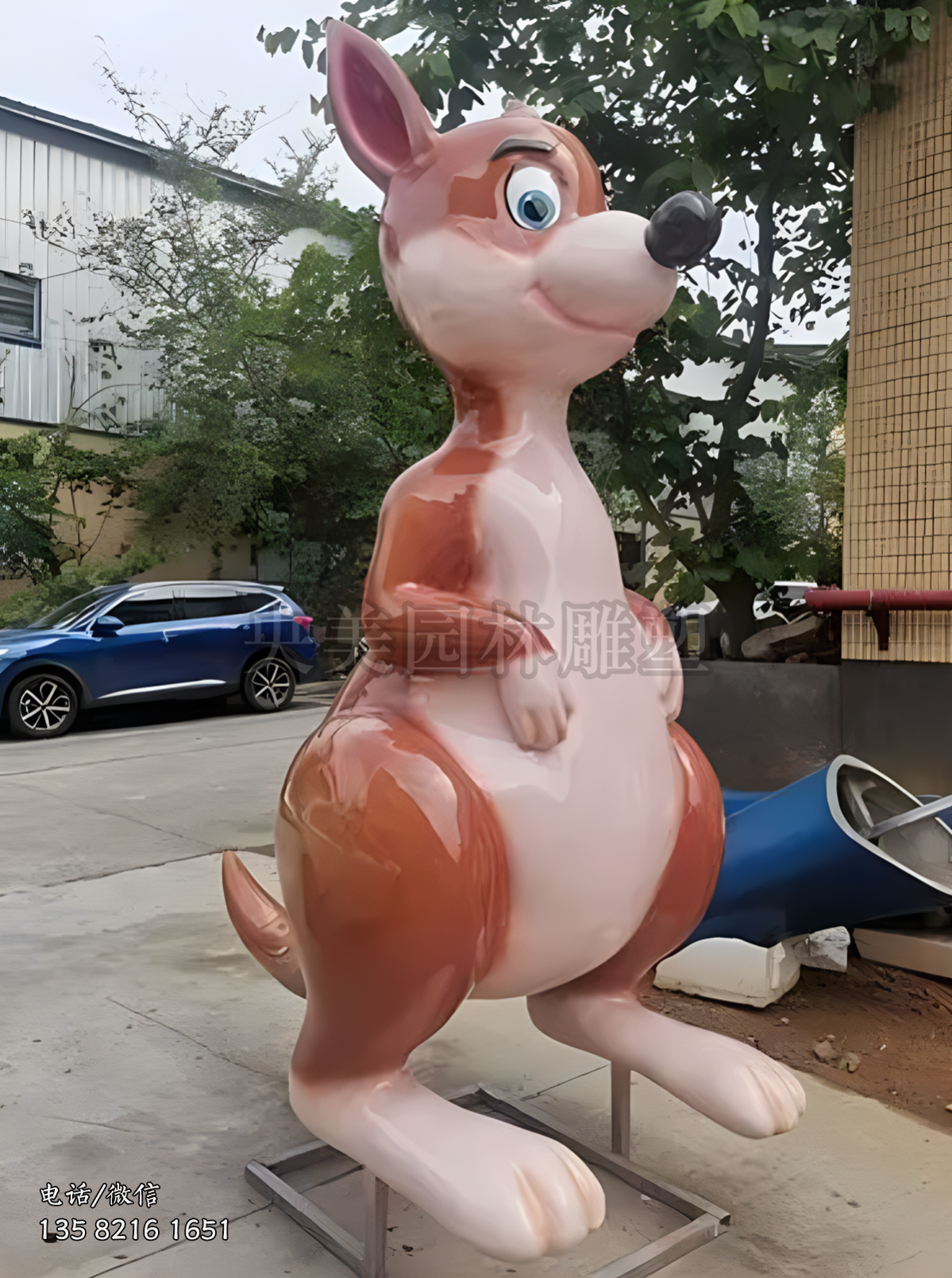 玻璃鋼彩繪卡通袋鼠造型雕塑