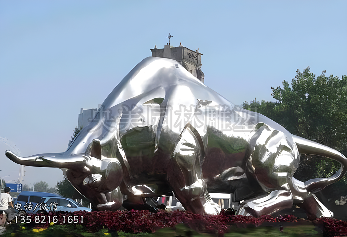 鏡面不銹鋼開(kāi)荒牛雕塑