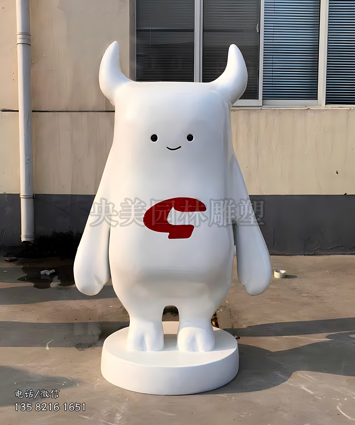 抽象卡通牛造型雕塑