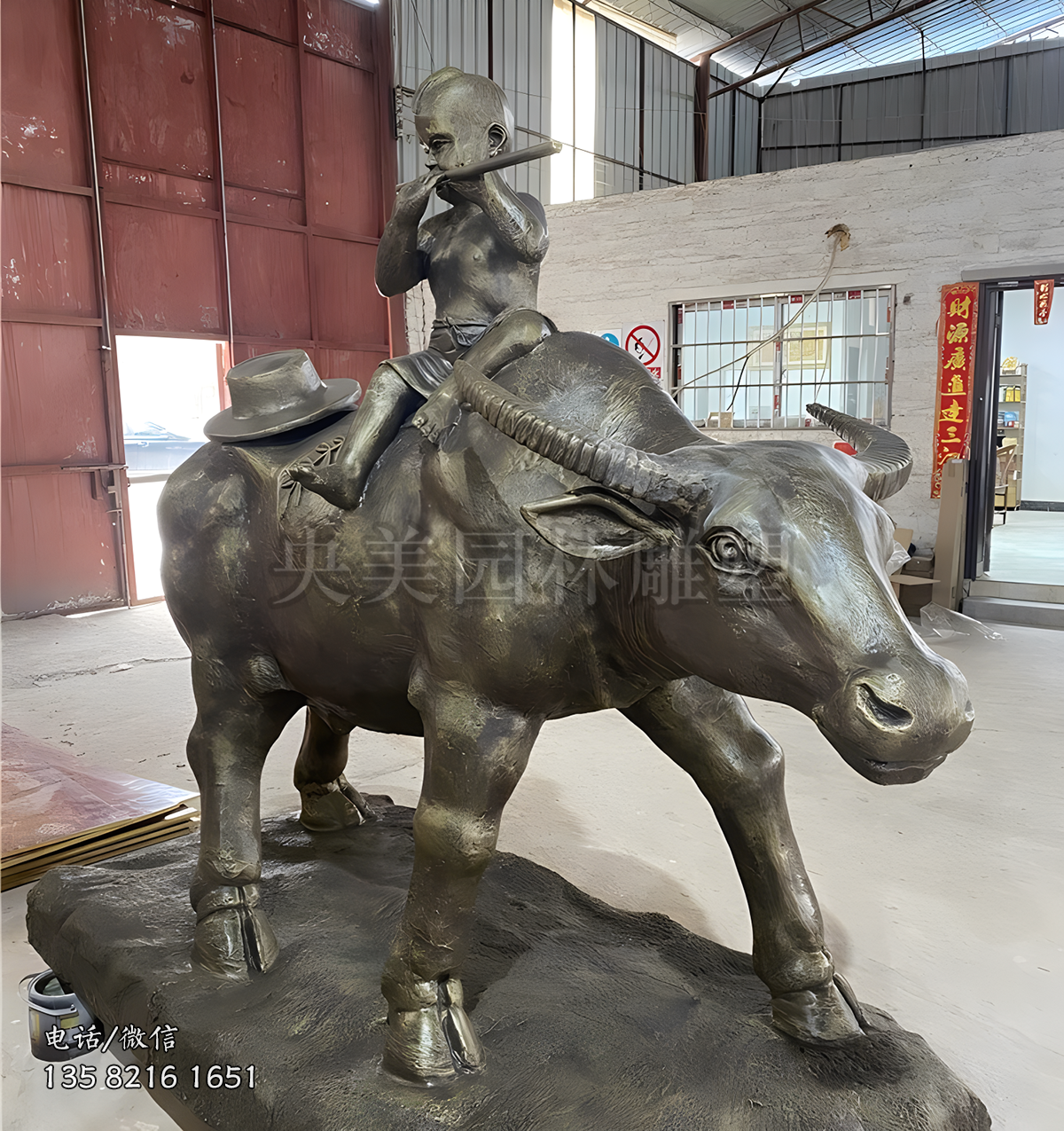 吹笛子的牧童騎牛玻璃鋼仿銅雕塑