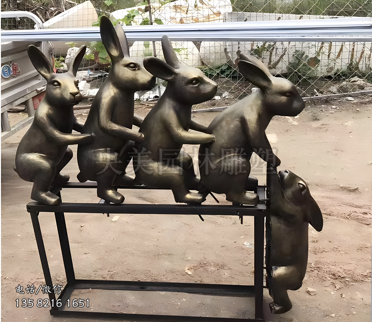 玻璃鋼仿銅兔子情景雕塑