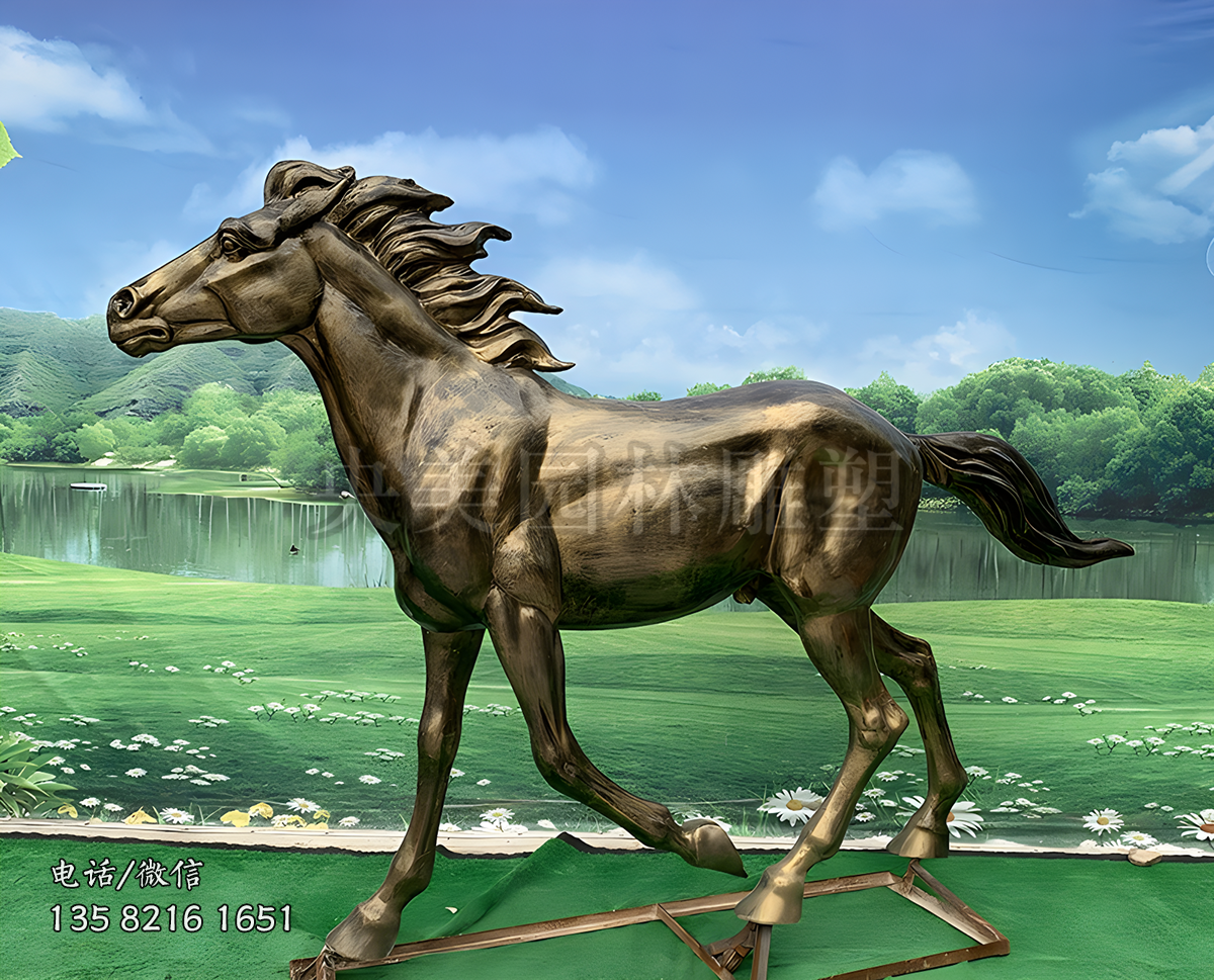 仿銅色玻璃行走的馬兒雕塑