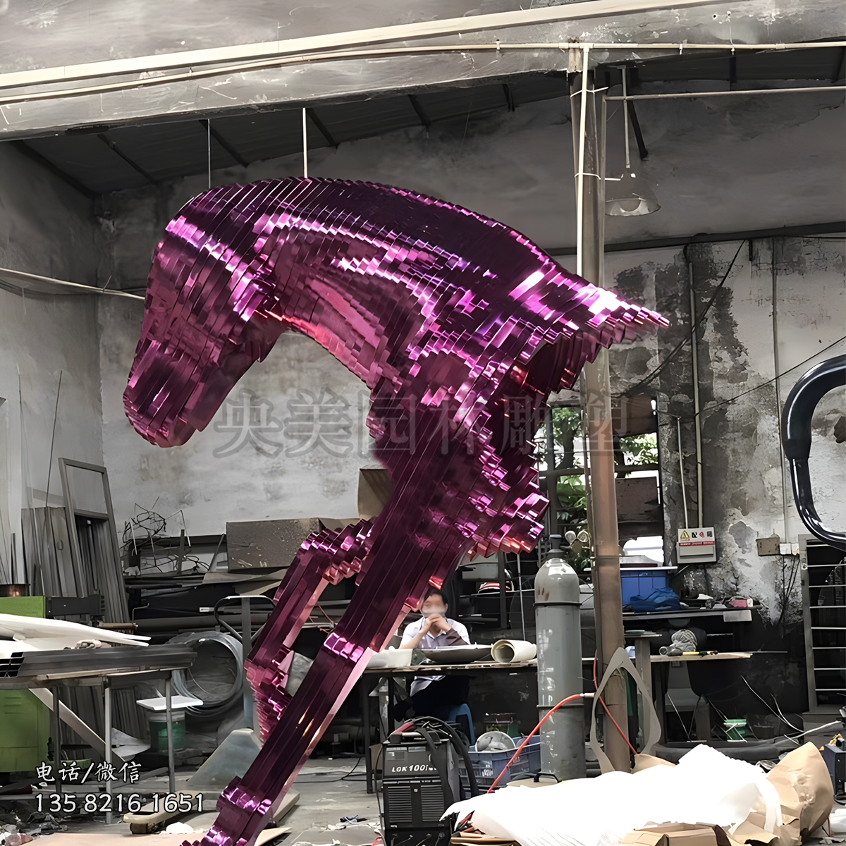 不銹鋼噴鍍創(chuàng)意馬頭雕塑