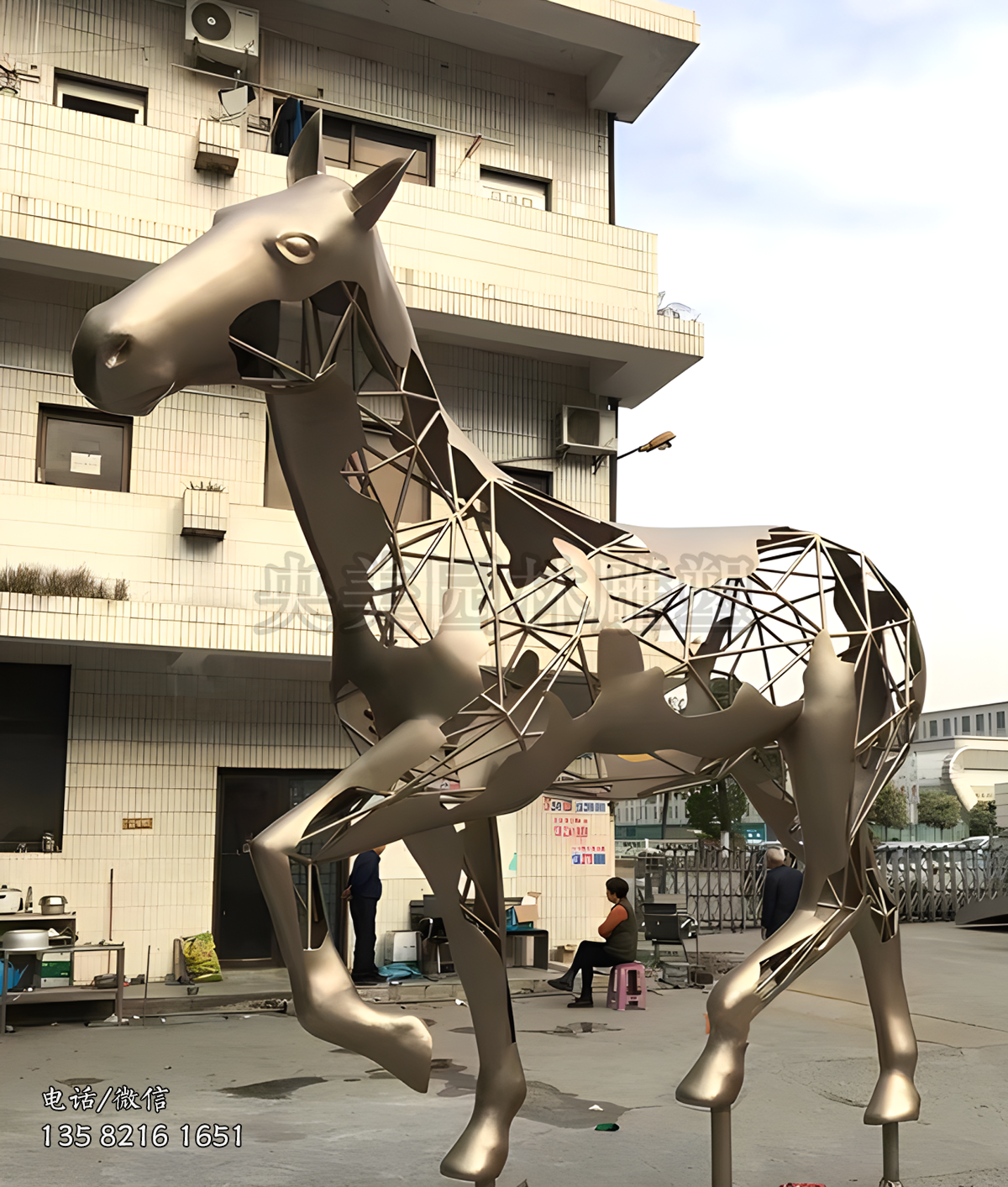 鏤空不銹鋼創(chuàng)意馬雕塑