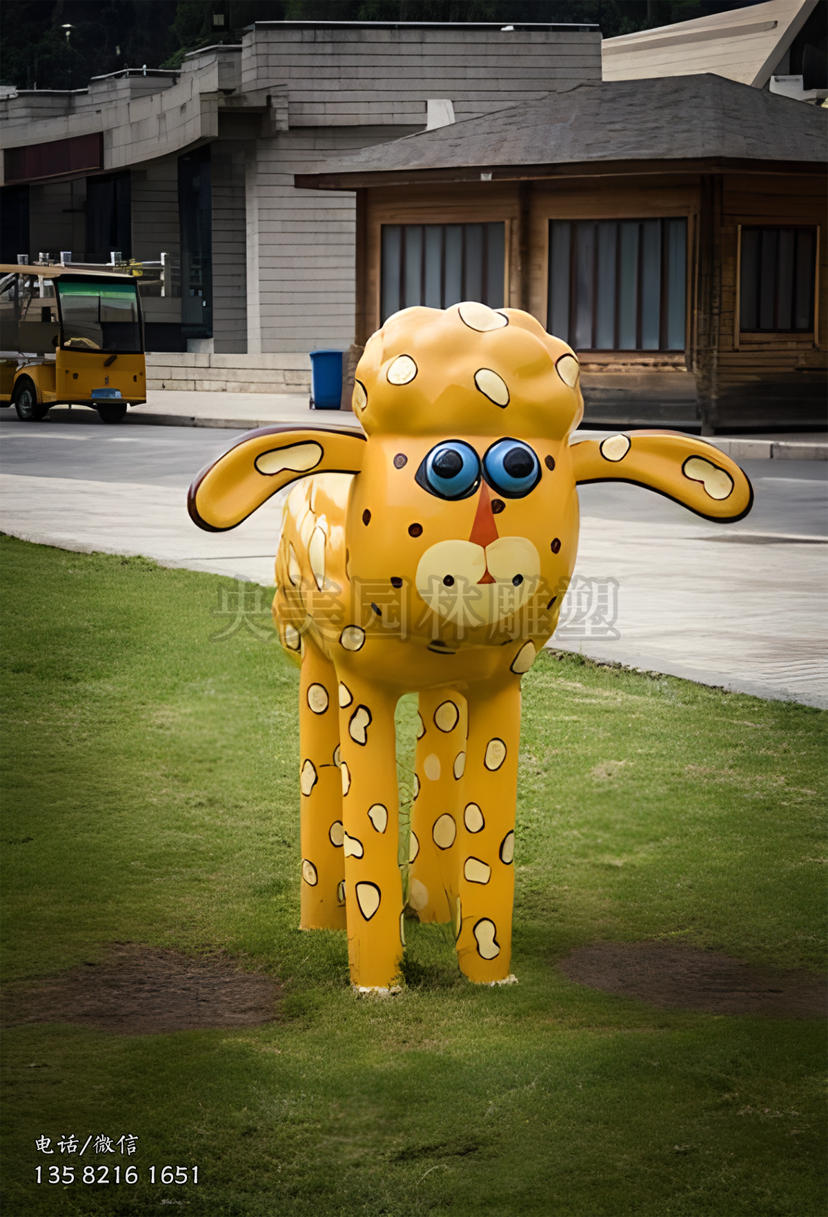 彩繪肖恩羊造型玻璃鋼雕塑