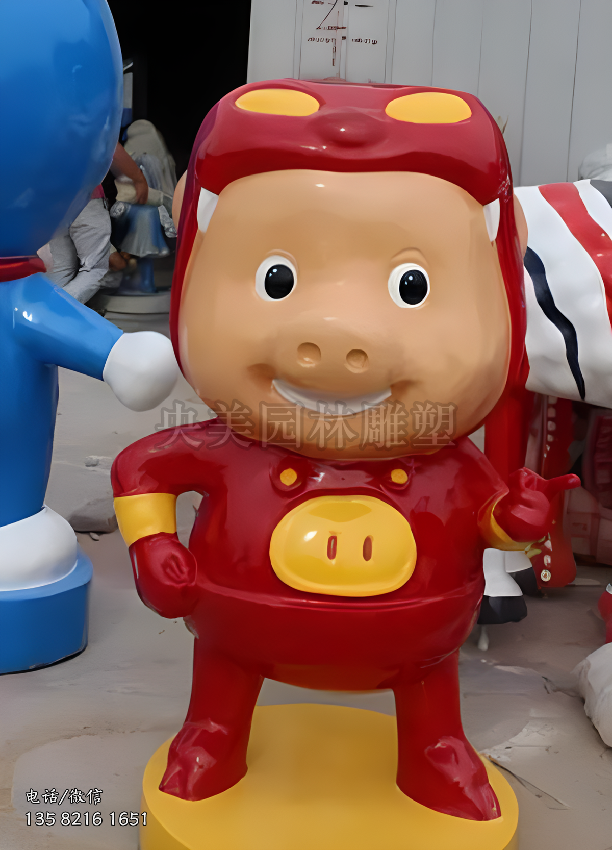 紅色豬豬俠動漫人物雕塑