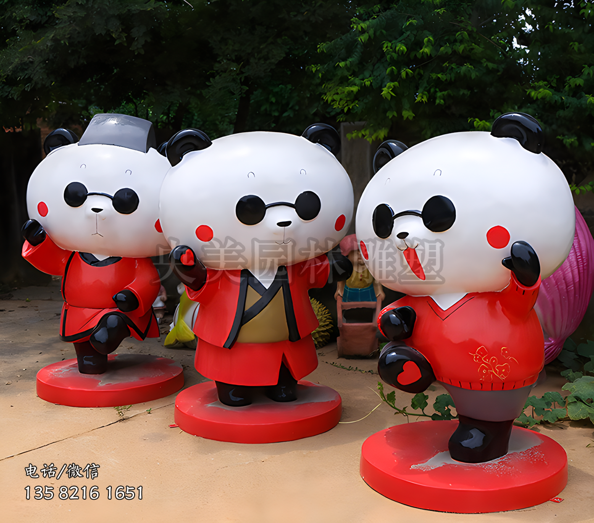 中國(guó)紅風(fēng)格玻璃鋼卡通熊貓雕塑