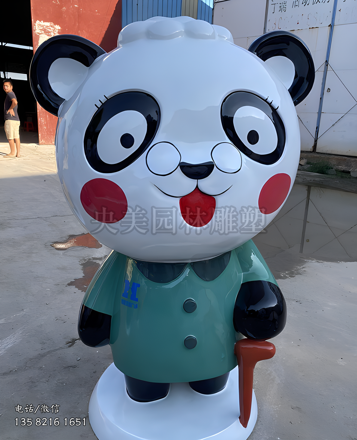 拄拐棍的卡通熊貓玻璃鋼雕塑