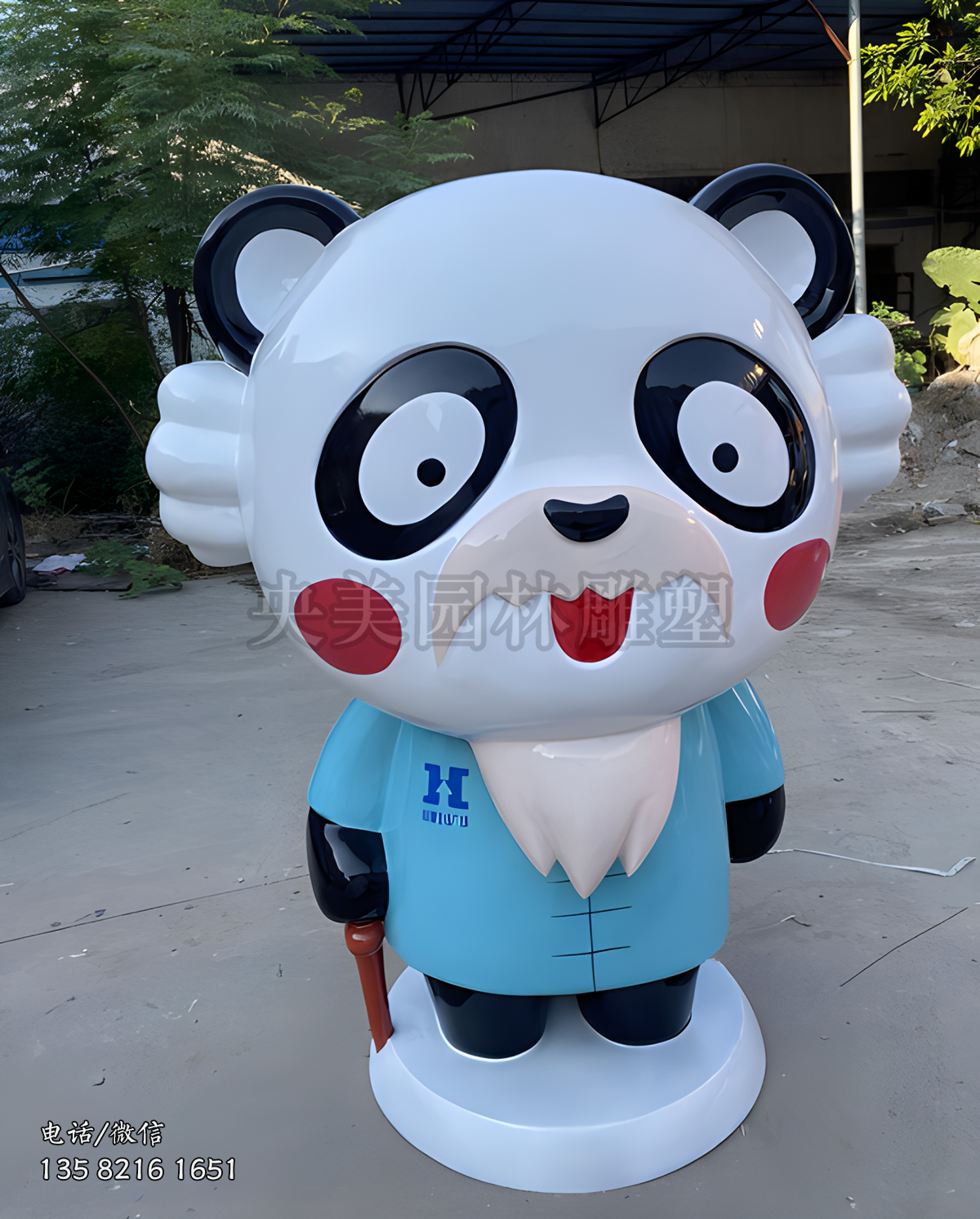 白胡子熊貓卡通雕塑