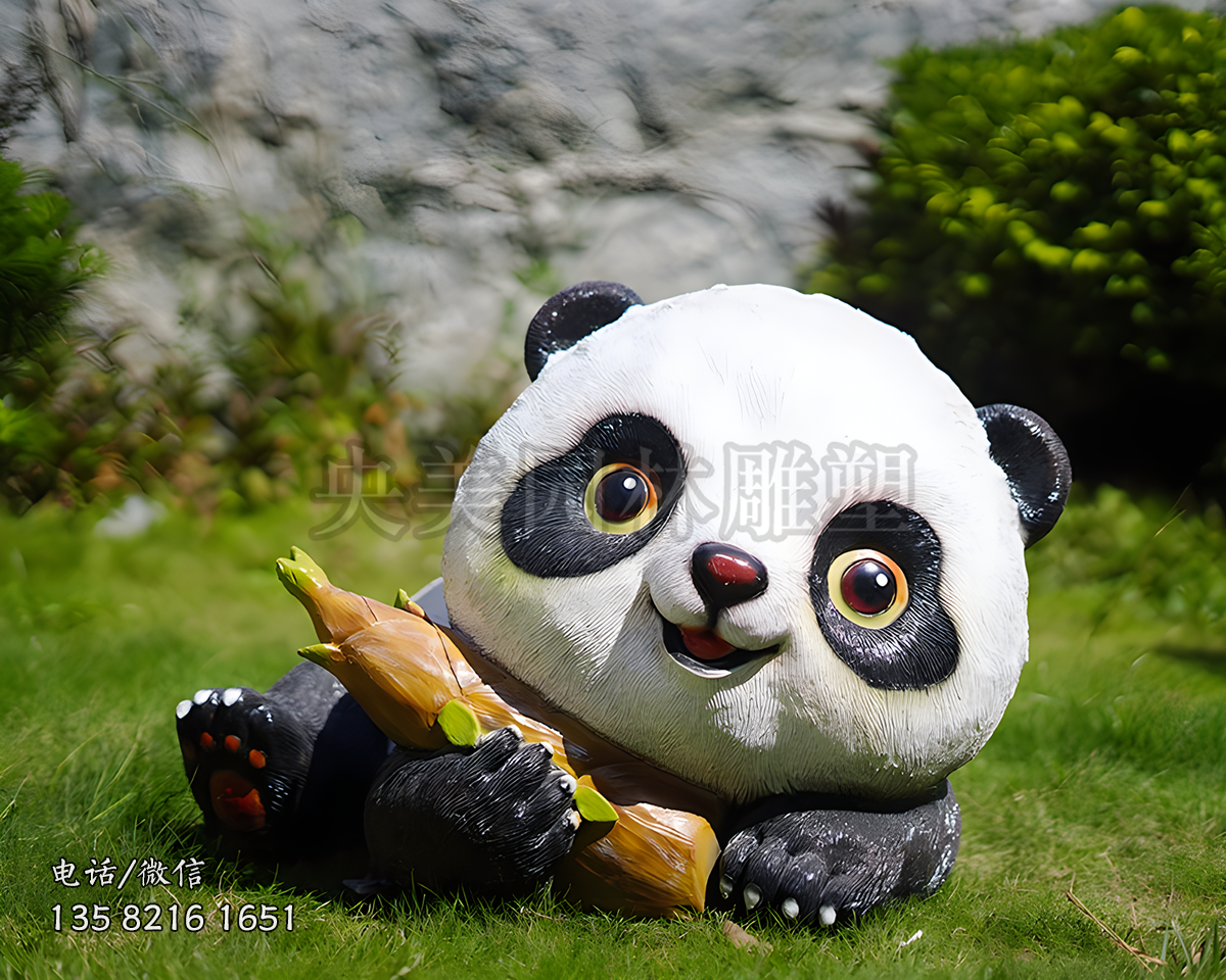 趴著玩筍的毛面玻璃鋼熊貓雕塑