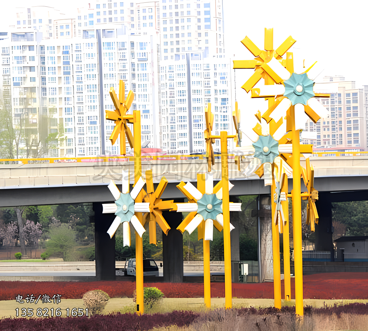 鐵藝簡(jiǎn)約風(fēng)車造型雕塑