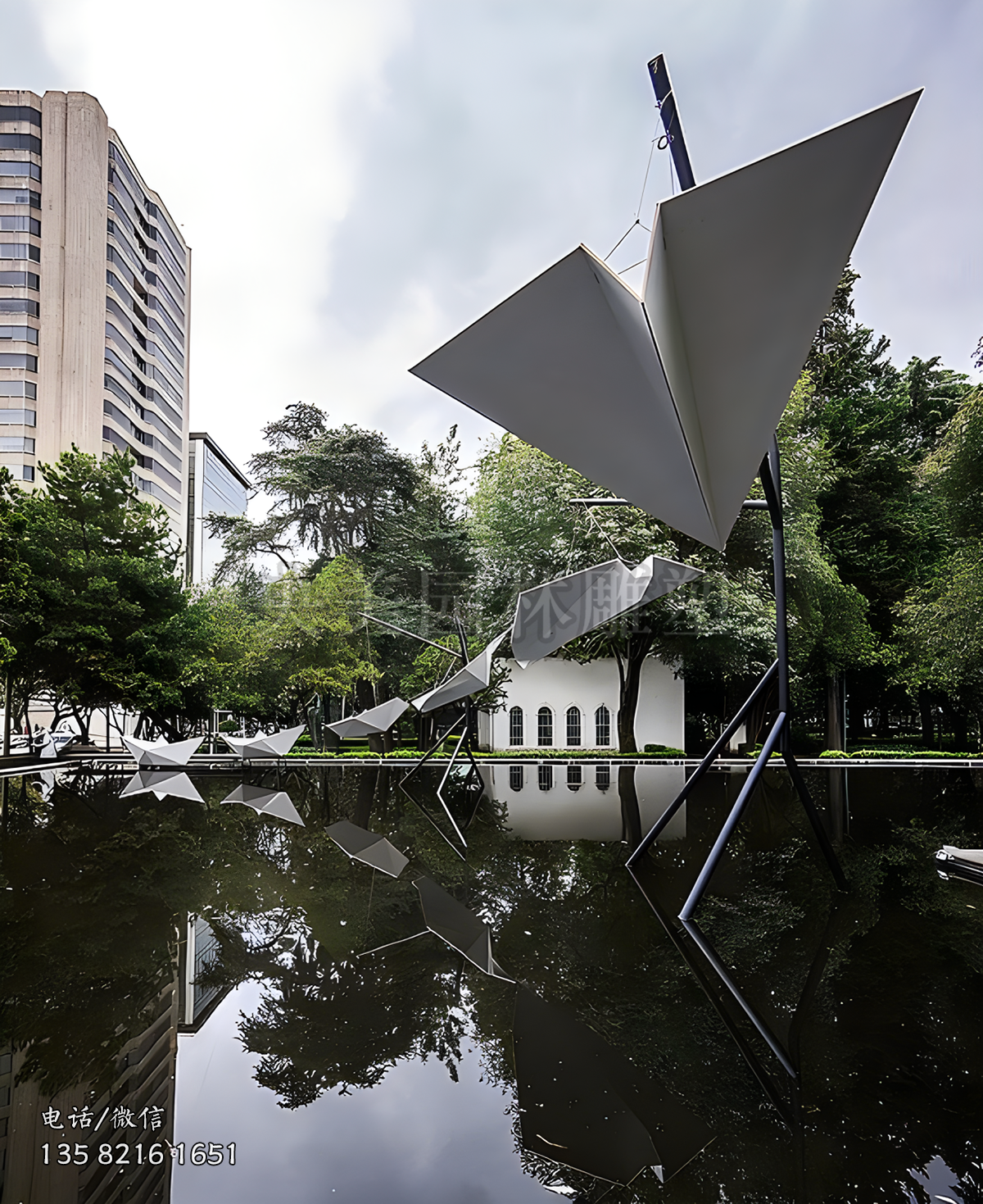 不銹鋼紙飛機(jī)景觀雕塑