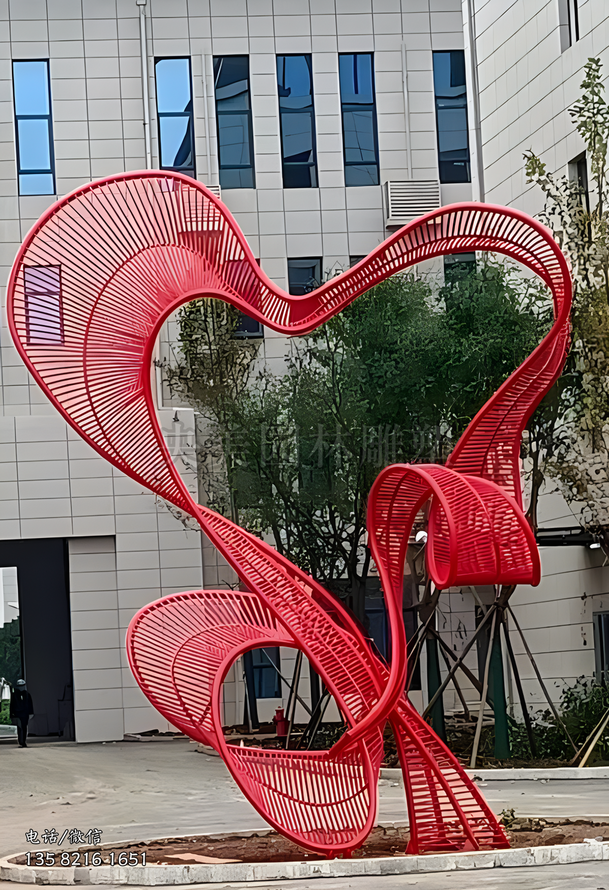 鐵藝編織網(wǎng)格飄帶造型景觀雕塑