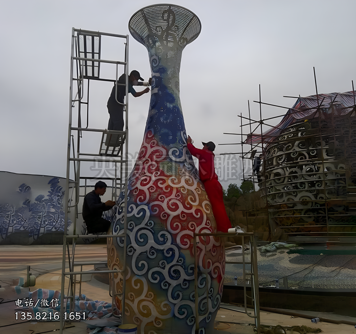 不銹鋼彩繪花邊圖案花瓶雕塑